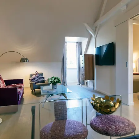 & Regent Petite France